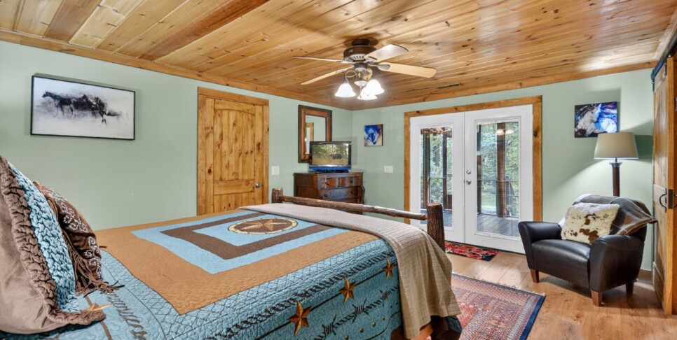 blue-ridge-cabin-rentals-cowboy-cabin-bedroom
