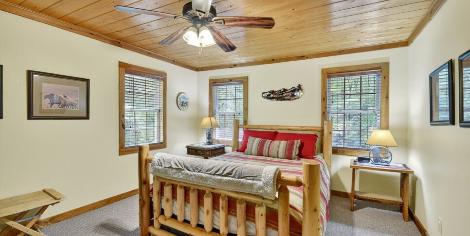 blue-ridge-cabin-rentals-cowboy-cabin-bedroom