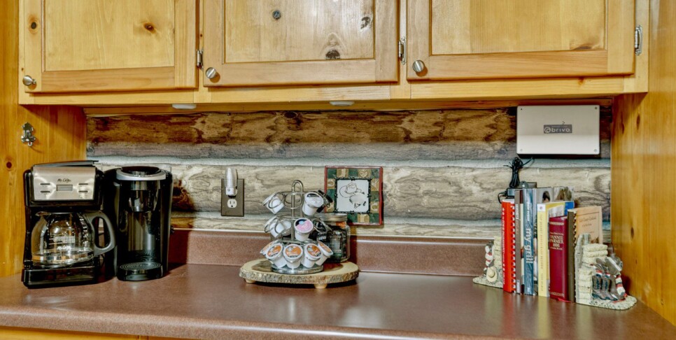 blue-ridge-cabin-rentals-cowboy-cabin-kitchen