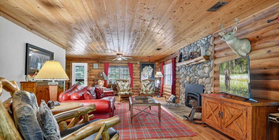 blue-ridge-cabin-rentals-cowboy-cabin-living-room
