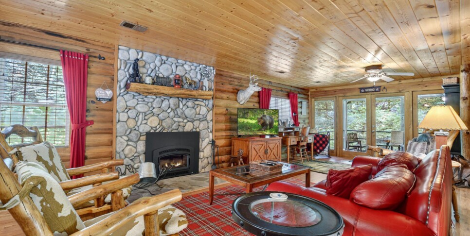 blue-ridge-cabin-rentals-cowboy-cabin-living-room