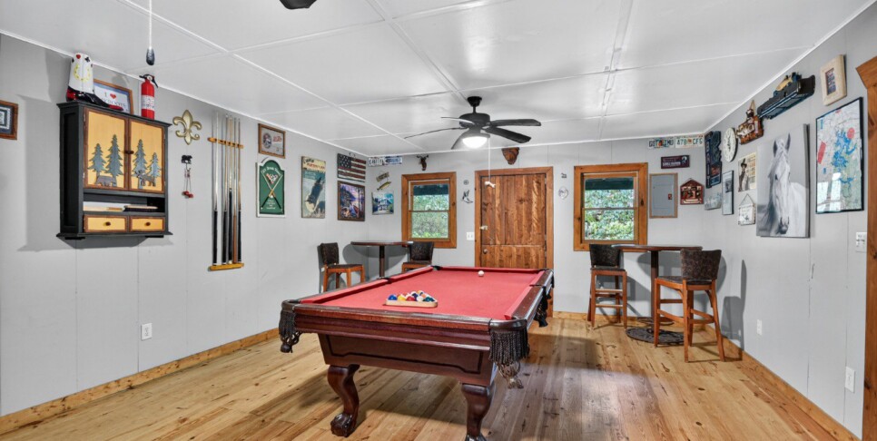 blue-ridge-cabin-rentals-cowboy-cabin-rec-room