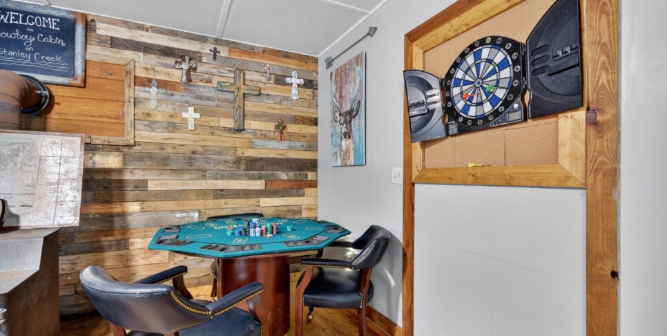 blue-ridge-cabin-rentals-cowboy-cabin-rec-room