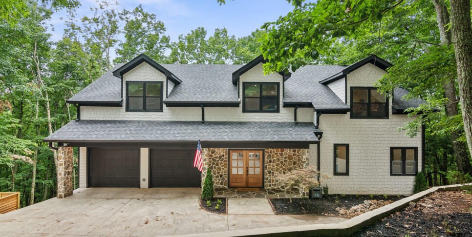 Bent Tree Luxury Bear Lodge Exterior