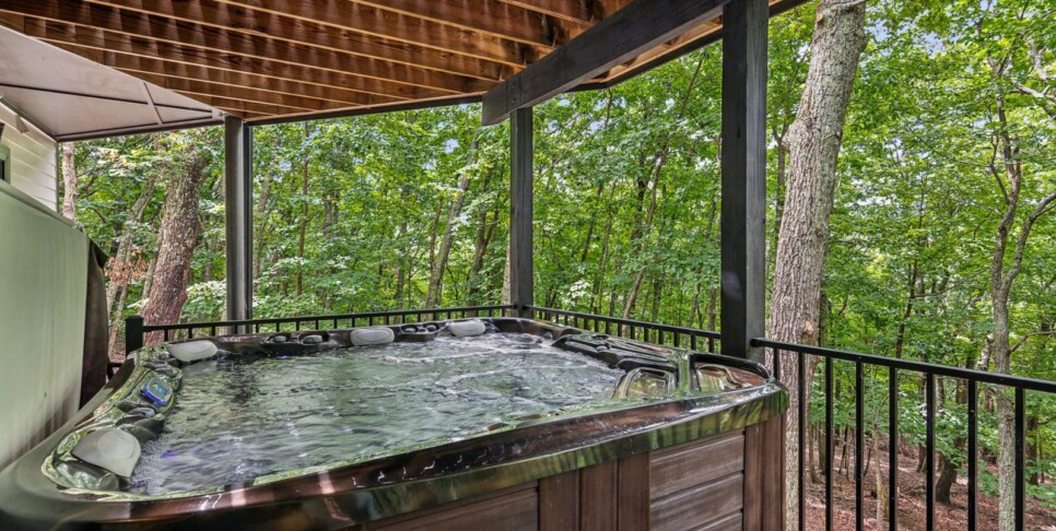 Bent Tree Luxury Bear Lodge Exterior