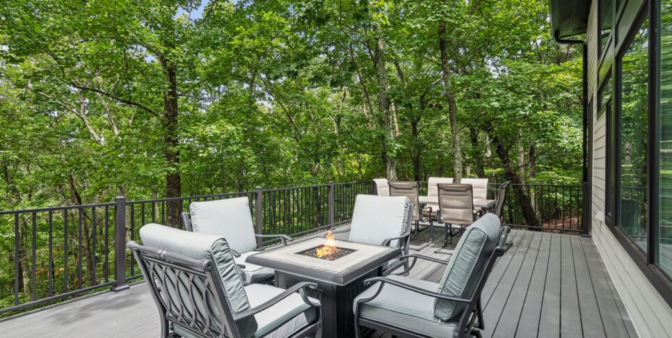 Bent Tree Luxury Bear Lodge Exterior