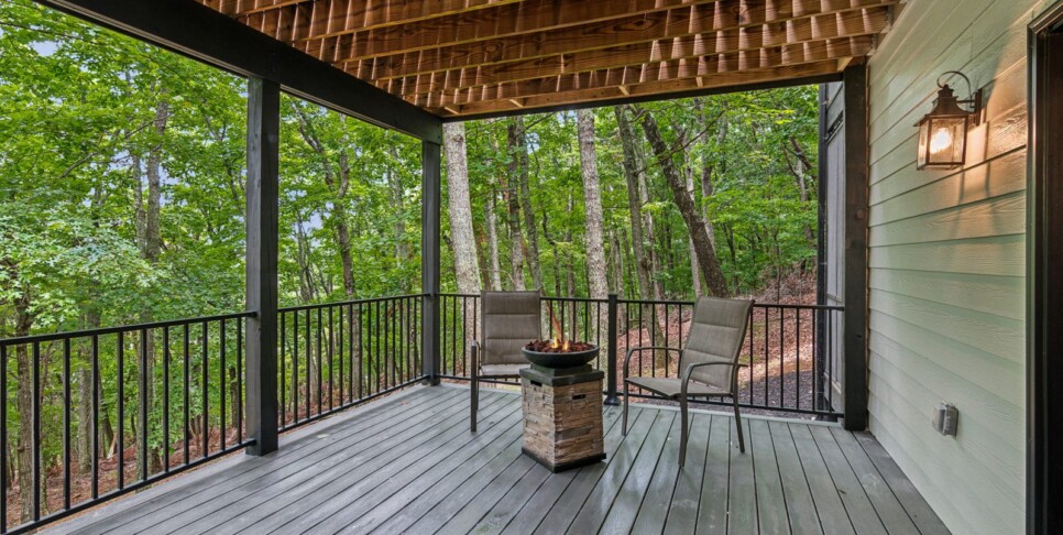 Bent Tree Luxury Bear Lodge Exterior