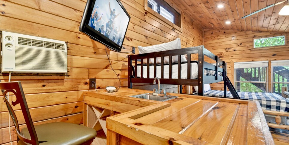 blue ridge wolfpack lodge bedroom