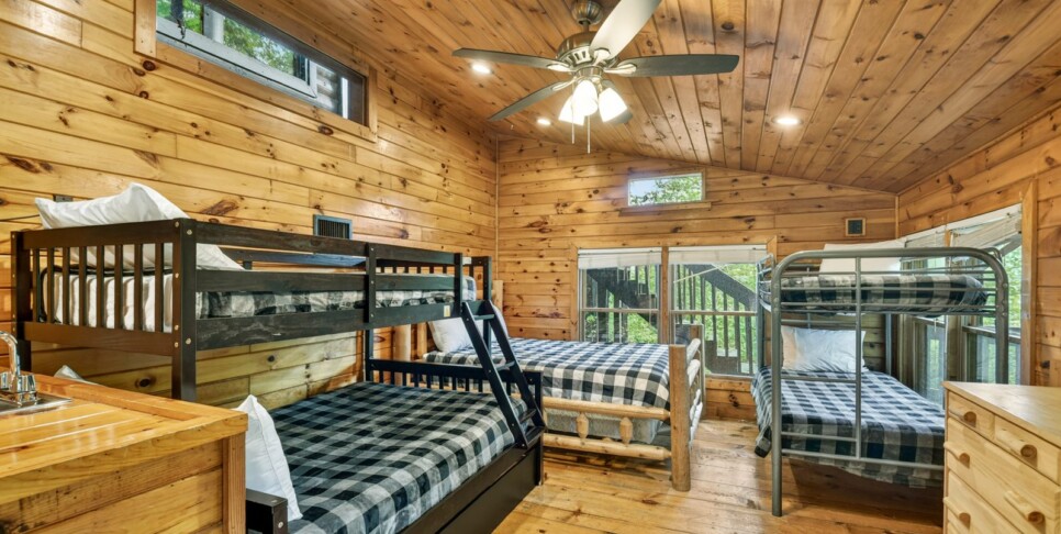 blue ridge wolfpack lodge bedroom