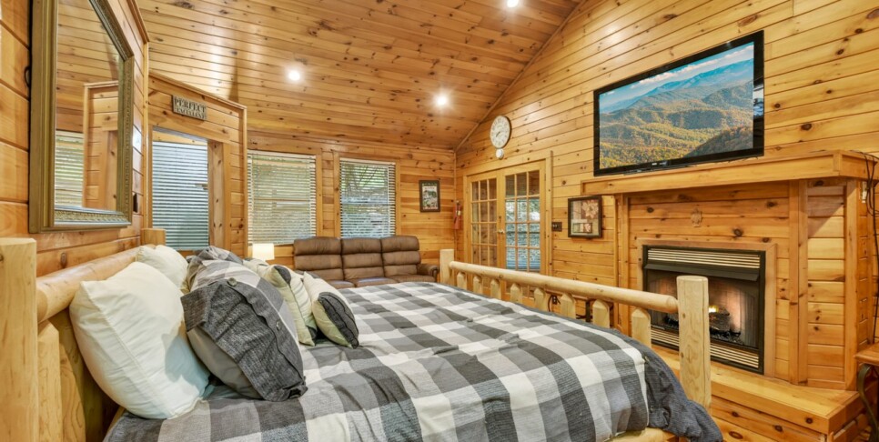 blue ridge wolfpack lodge bedroom