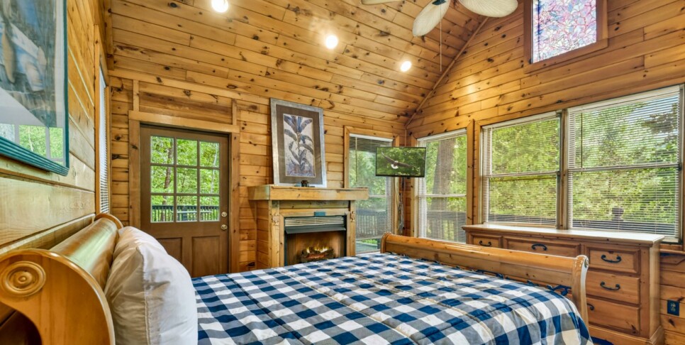 blue ridge wolfpack lodge bedroom