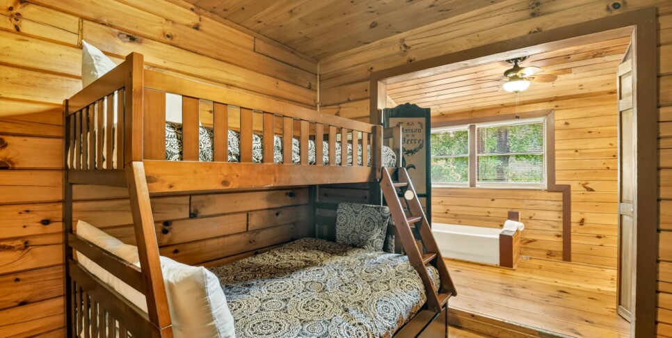 blue ridge wolfpack lodge bedroom