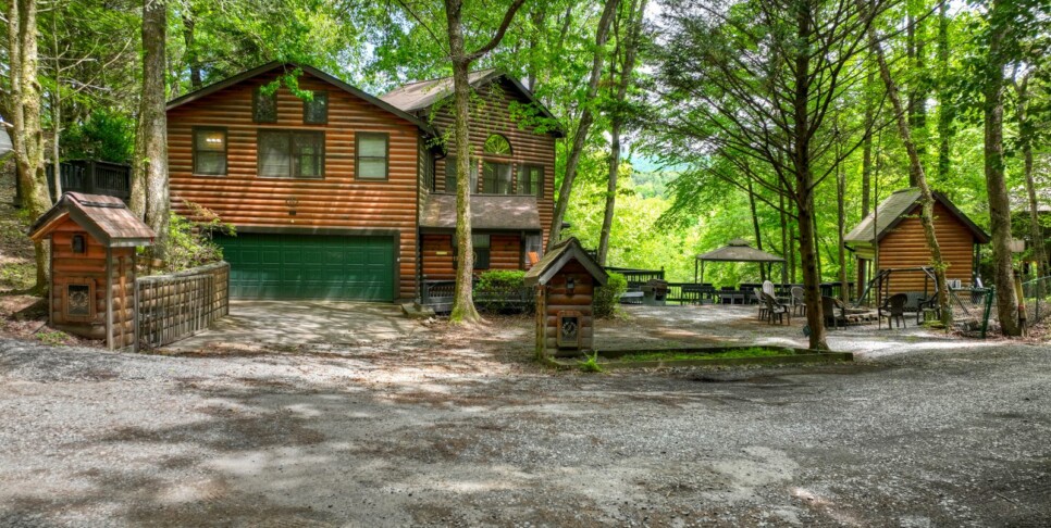 blue ridge wolfpack lodge exterior