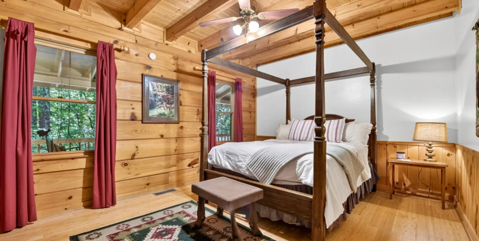 Blue Ridge Chestnut Bearcation Bedroom