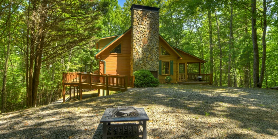 Blue Ridge Chestnut Bearcation Exterior