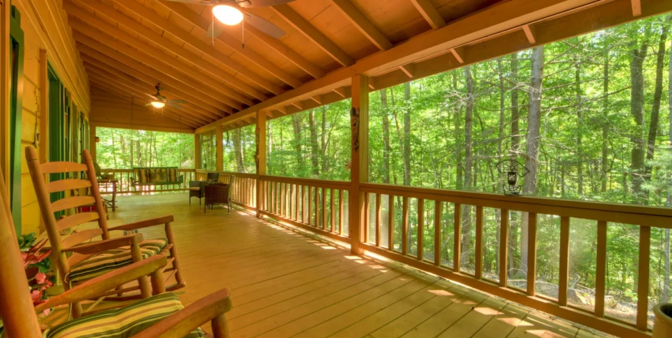 Blue Ridge Chestnut Bearcation Exterior