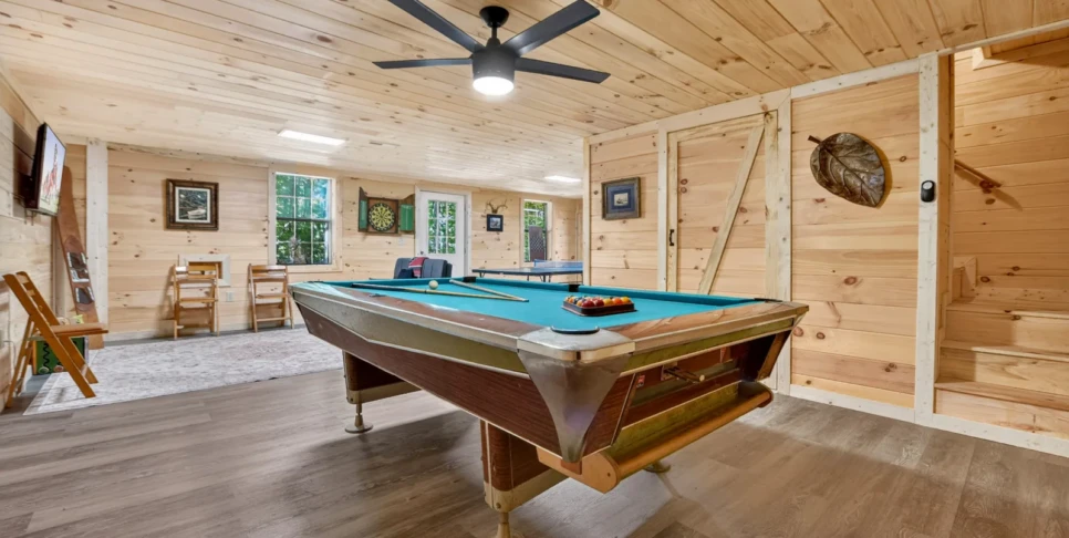Blue Ridge Chestnut Bearcation Rec Room