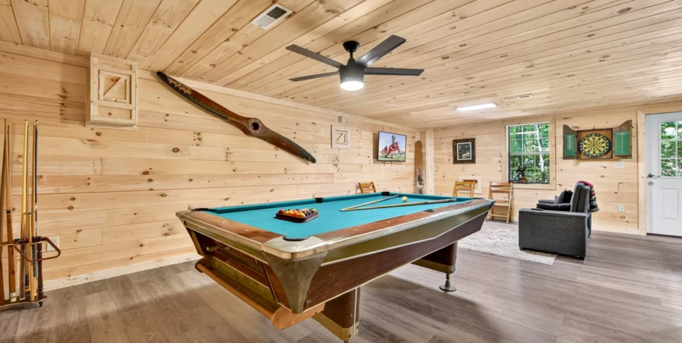 Blue Ridge Chestnut Bearcation Rec Room