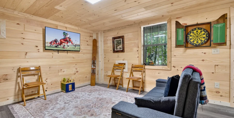 Blue Ridge Chestnut Bearcation Rec Room