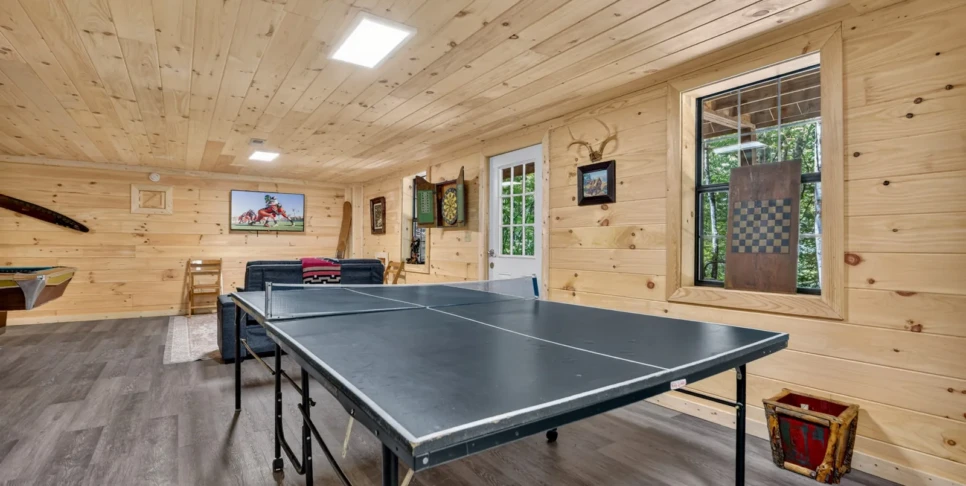 Blue Ridge Chestnut Bearcation Rec Room