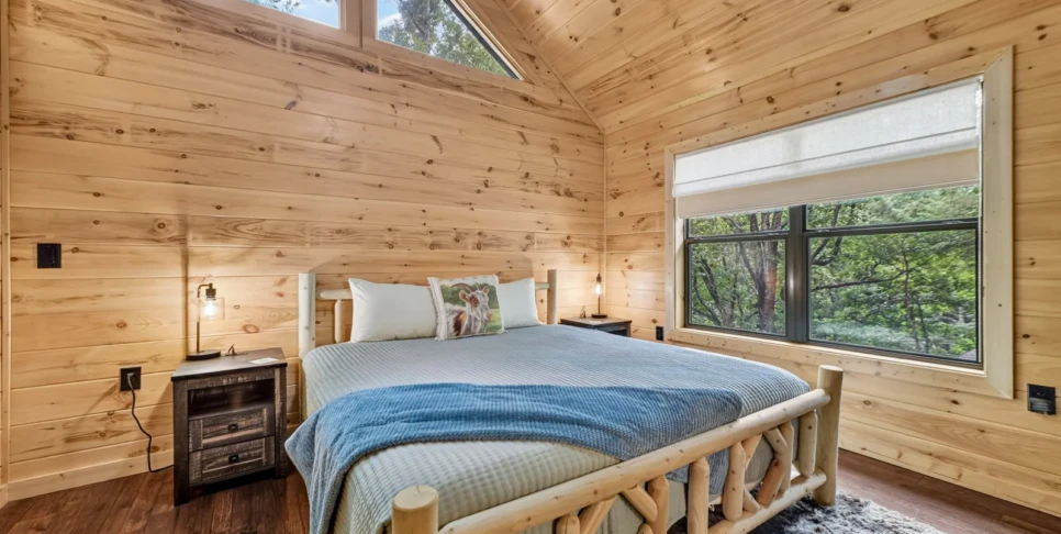 Ellijay The Goathouse Bedroom