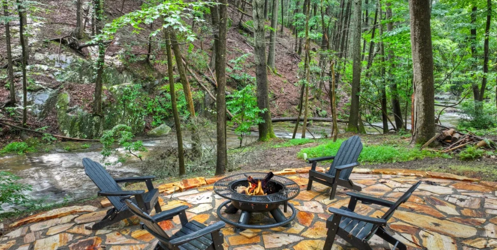 Ellijay The Goathouse Exterior