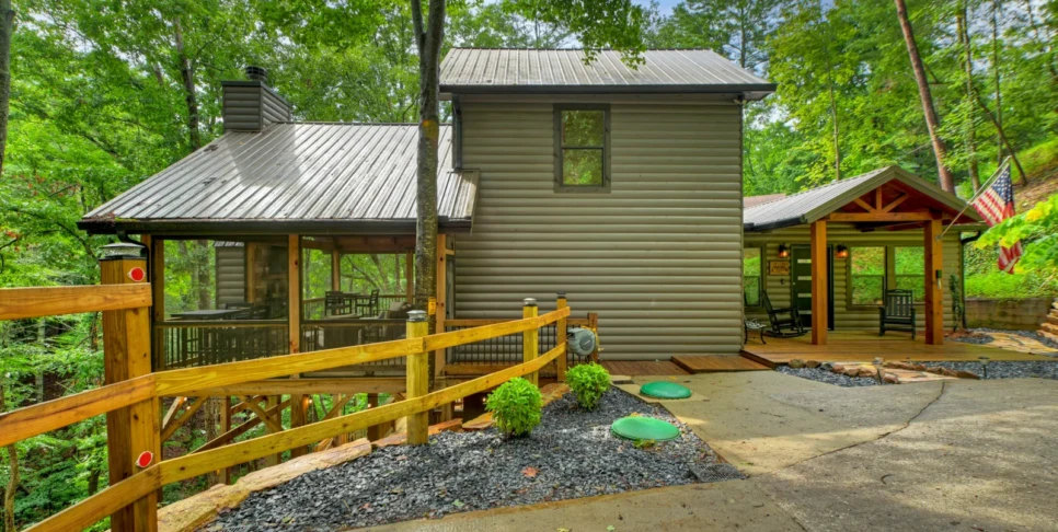 Ellijay The Goathouse Exterior
