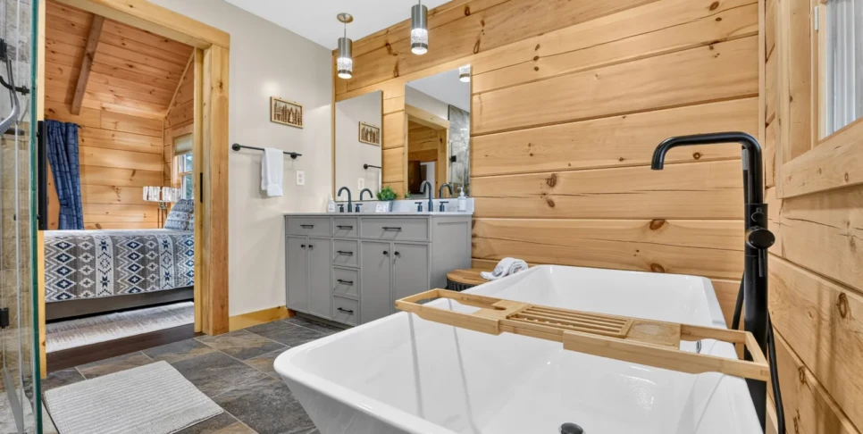 Blue Ridge Retreat On Wolf Creek Bathroom