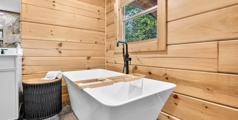 Blue Ridge Retreat On Wolf Creek Bathroom