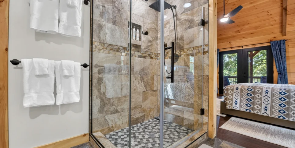 Blue Ridge Retreat On Wolf Creek Bathroom