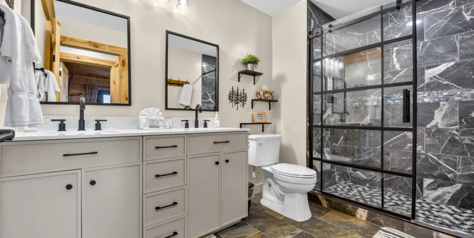 Blue Ridge Retreat On Wolf Creek Bathroom