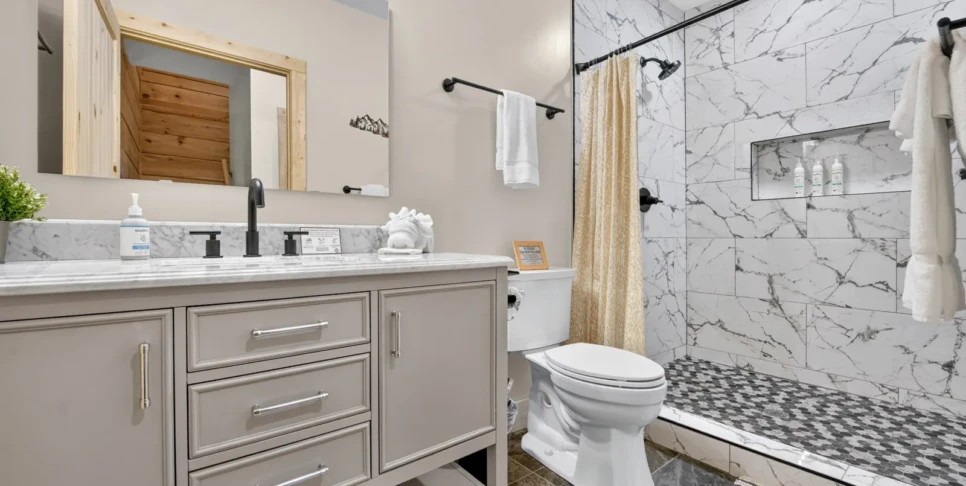 Blue Ridge Retreat On Wolf Creek Bathroom