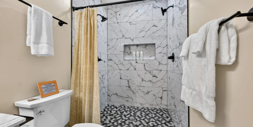 Blue Ridge Retreat On Wolf Creek Bathroom