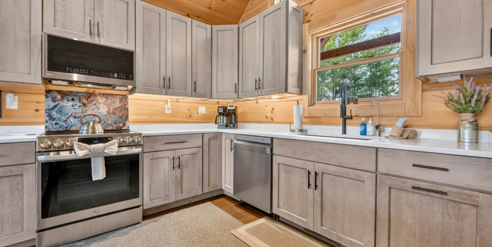 Blue Ridge Retreat On Wolf Creek Kitchen