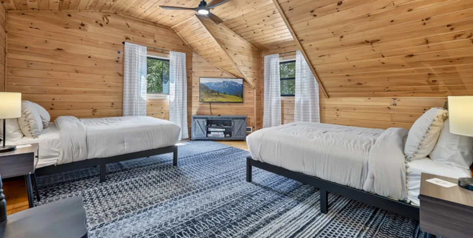 Blue Ridge Hothouse Creek Retreat Bedroom